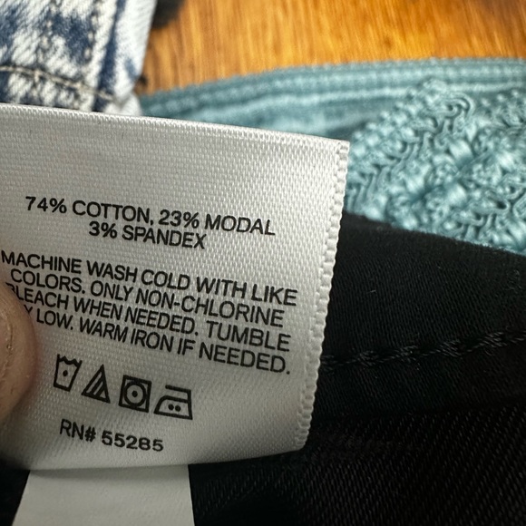 NEW! Express Skinny Mid Rise Black Pants - Size 10 Short - Picture 6 of 6